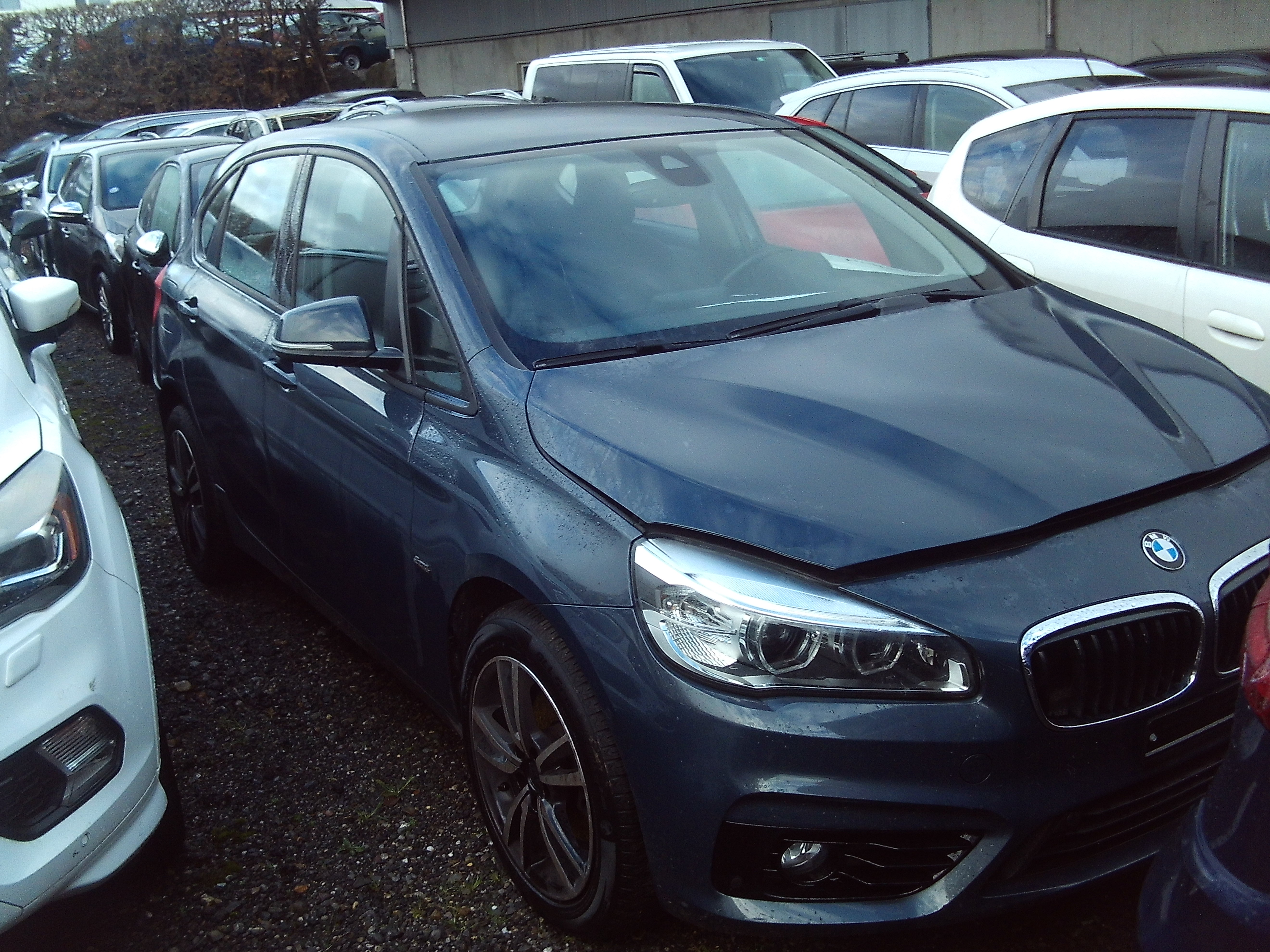 bmw218blau_1.JPG