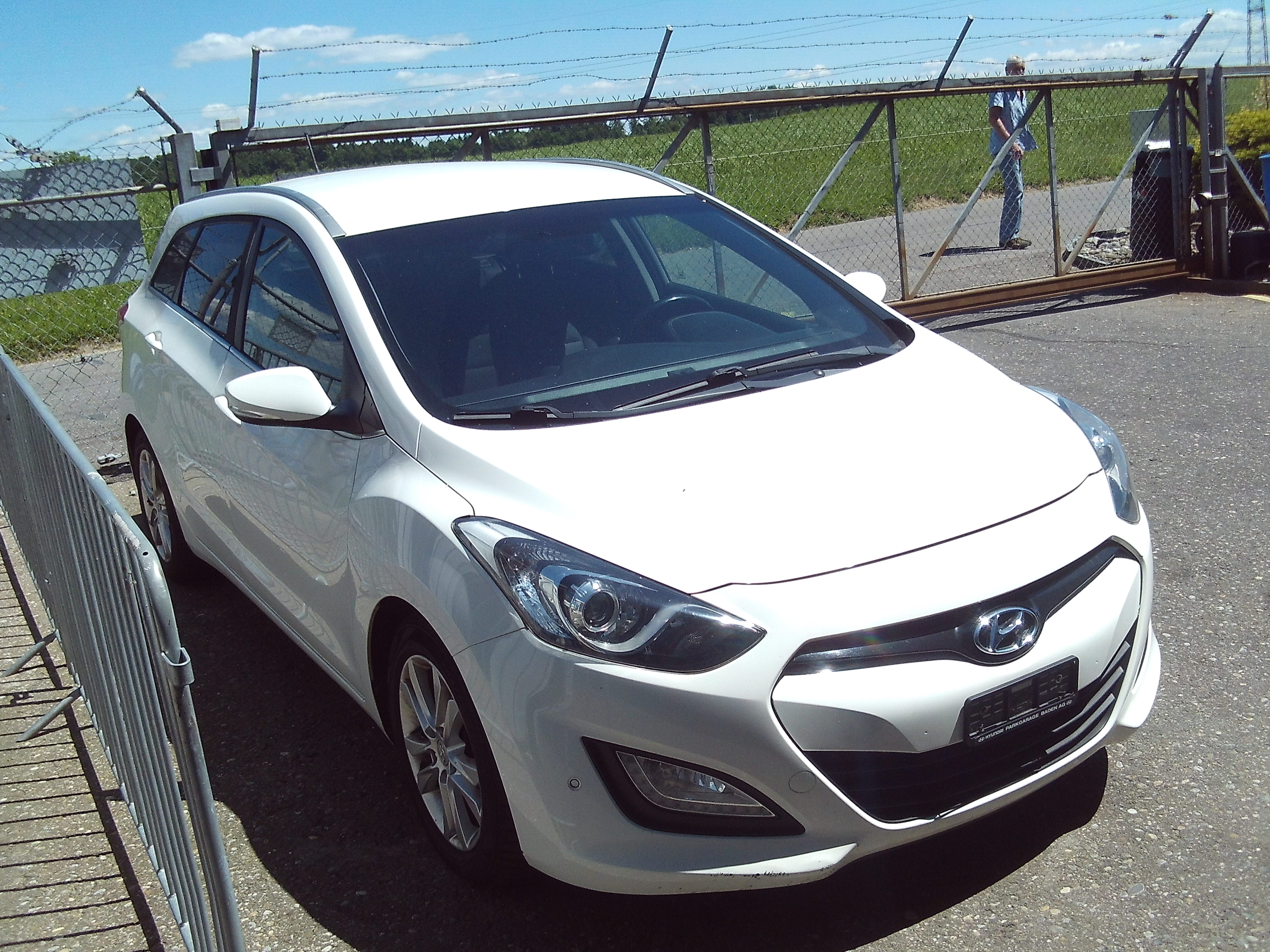 hyundaii30weiss_1.JPG