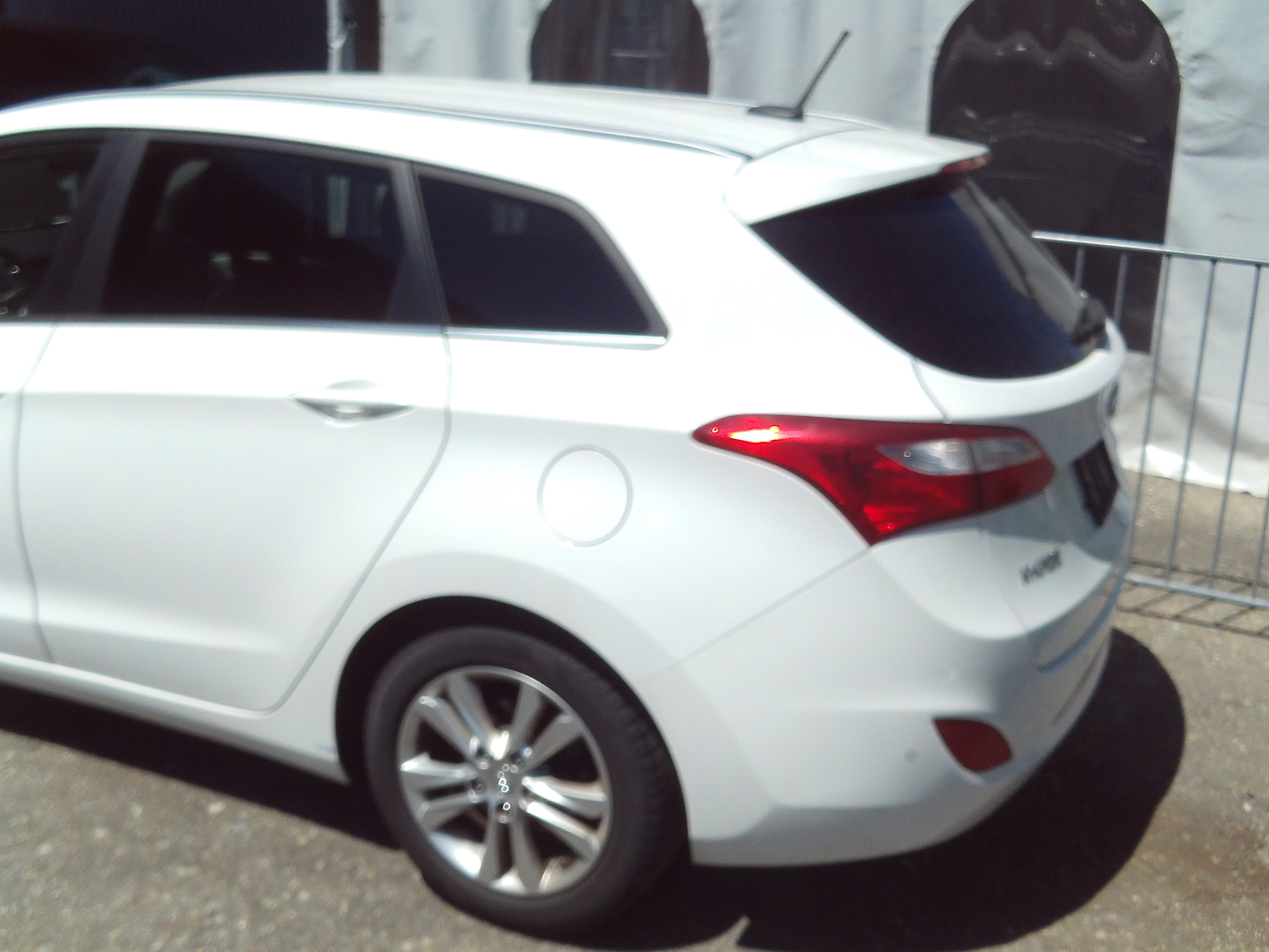 hyundaii30weiss_2.JPG