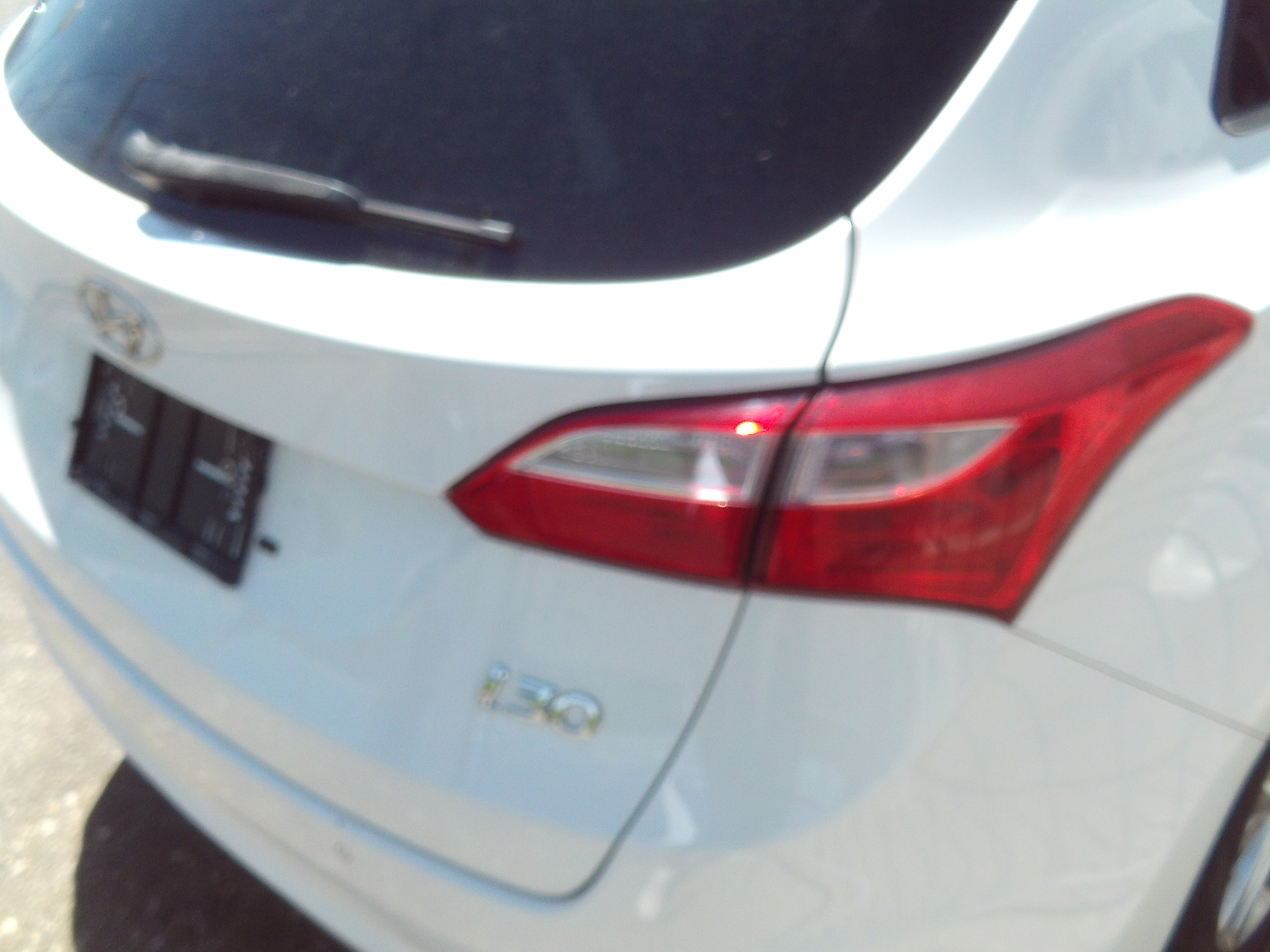 hyundaii30weiss_3.JPG