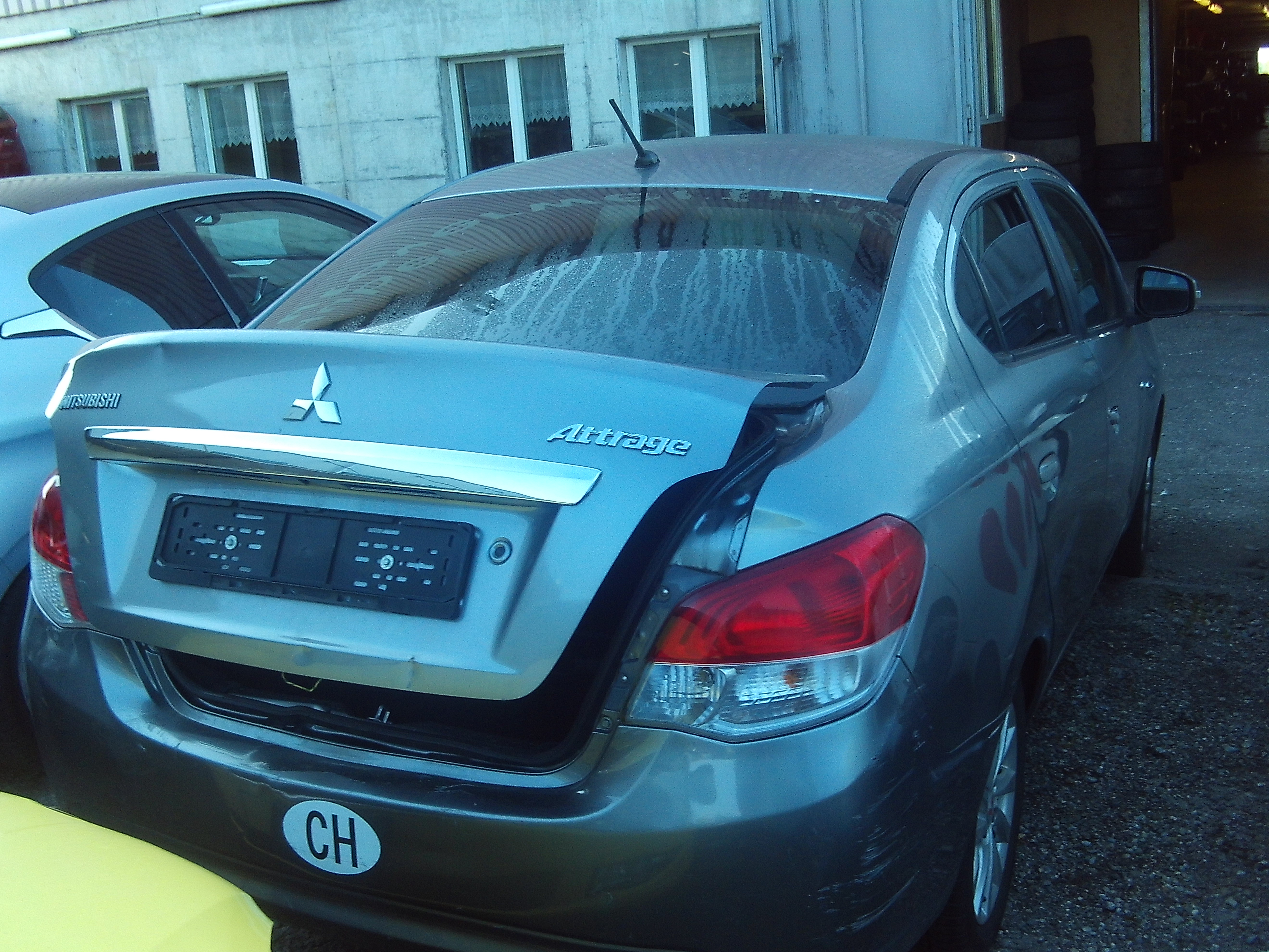 mitsubishiattrage_2.JPG