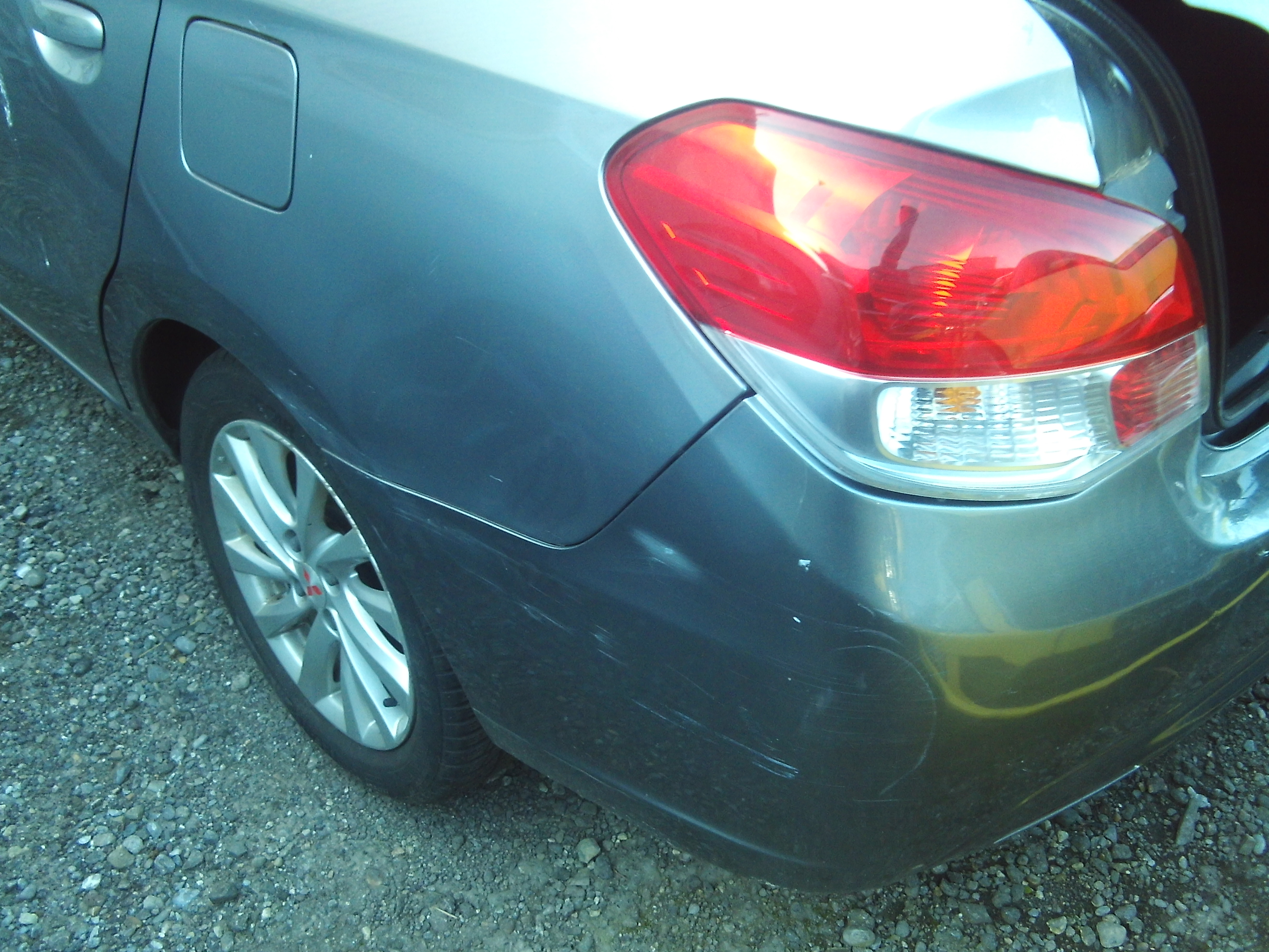 mitsubishiattrage_5.JPG