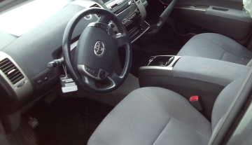 ToyotaPriusHybdrid_4.JPG