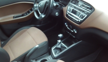 hyundaii20braun_4.JPG