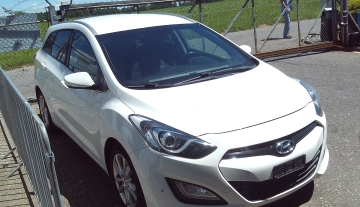 hyundaii30weiss_1.JPG