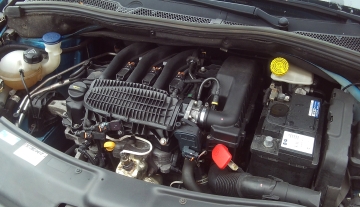 peugeot208blau_7.JPG